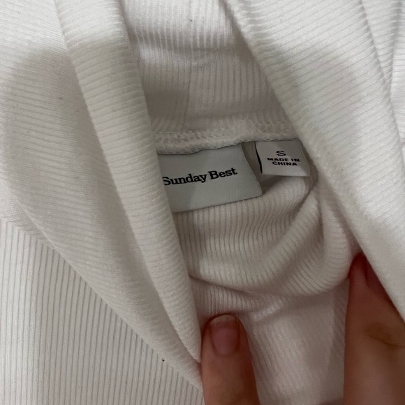 Aritzia Sunday Best crop top - Picture 3 of 3